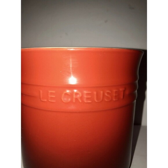 New Le Creuset Kitchen Utensil Holder Crock 2.3L Cerise Stoneware Large 2-3/4 qt - Picture 2 of 5